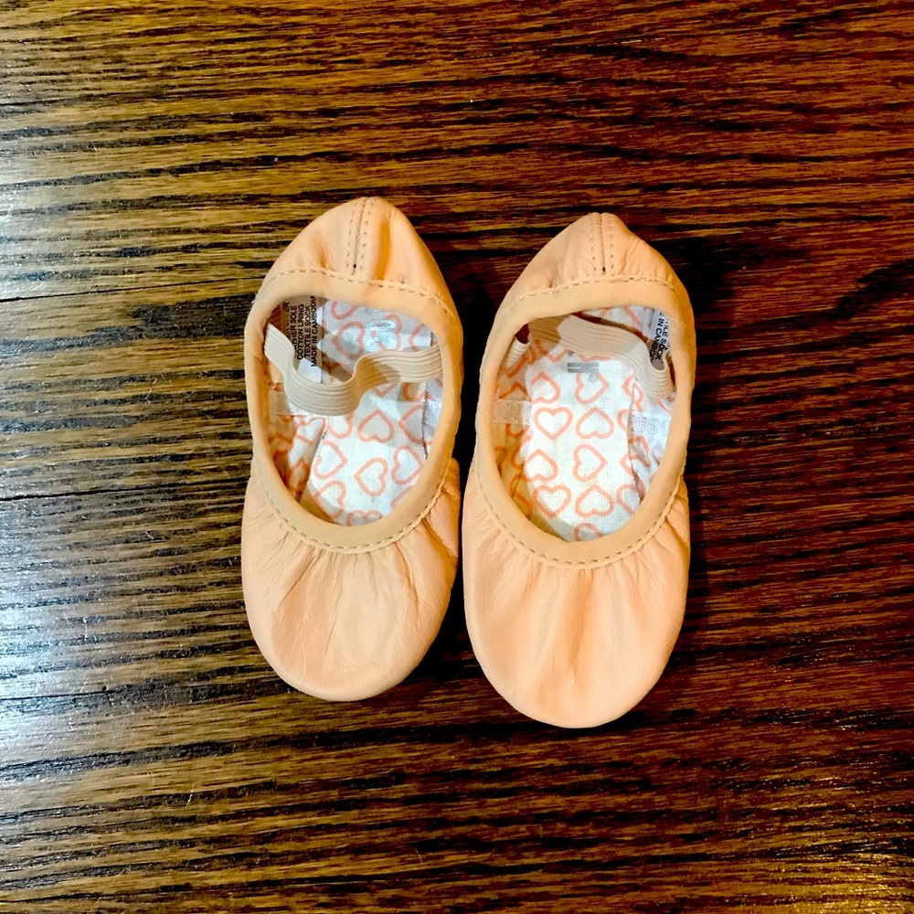 Bloch ballet slippers, size 7 toddler